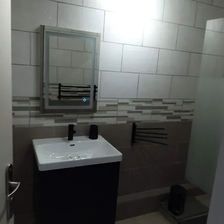 Les Bougainvillees Carre D'or