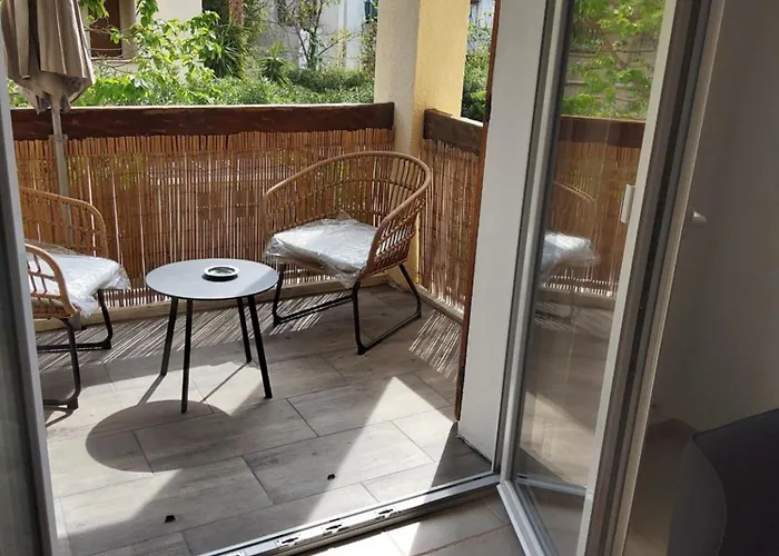 Les Bougainvillees Carre D'or *