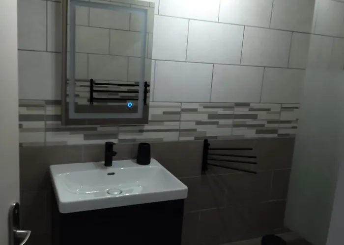 Les Bougainvillees Carre D'or